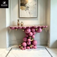Table console moderne en forme de bulle, structure en boule rose brillante, sphères dorées, table d'appoint design pour hall d'entrée