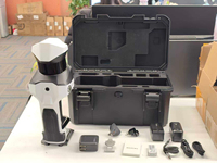 Le LiDAR mobile SHARE SLAM S100 intègre une antenne RTK de qualité cartographique et une double batterie.