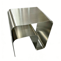 Table d'appoint moderne en métal, table basse en acier inoxydable, design courbé monobloc, carré arrondi pour salon, chambre, bureau
