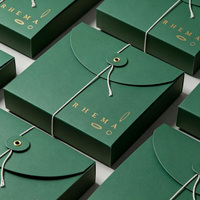 Boîte cadeau rigide vert foncé personnalisée pour bijoux, emballage en carton mat avec logo et fermeture à cordon en coton