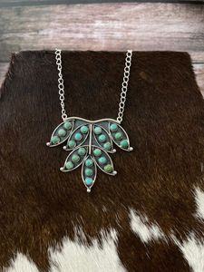 สร้อยคอเงินแท้ทำมือ ดีไซน์หัววัวประดับด้วยพลอยคิงแมนเทอร์ควอยซ์ สไตล์ที่ไม่เหมือนใครสำหรับเธอ - Product Image 4