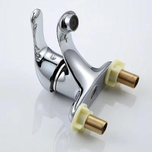 ก๊อกน้ำร้อน-เย็นแบบสองรู อ่างล้างหน้าในห้องน้ำ วาล์วผสมแบบใช้คู่ ทองเหลืองชุบโครเมียม ติดตั้งบนเคาน์เตอร์ ป้องกันน้ำกระเด็น ใช้งานง่าย - Product Image 4