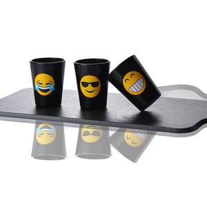 高品質 Xinye ブランド カスタマイズされたロゴ クリスタル磁器メラミン 1.5 オンス (65ml) ブラック ショット グラス セット パーティー用 - Product Image 4