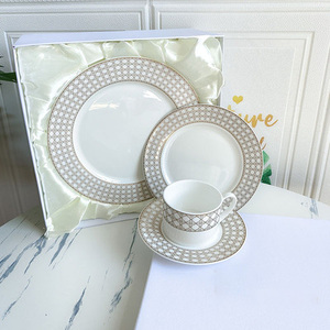 Ensemble de salle à manger nordique de luxe doré, best-seller, assiette en céramique avec boîte cadeau - Product Image 1