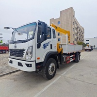 Grue montée sur camion Sinotruk (Haoman) de 5 tonnes à 4 sections, hauteur de levage maximale de 12,8 m