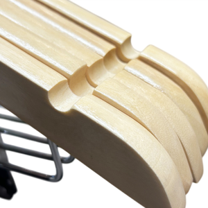 Cintre en bois massif brun naturel à tête polygonale, haute qualité, vente en gros du fabricant, très populaire, pour magasin de vêtements et penderie - Product Image 6