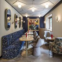 Tables et chaises modernes pour café, table et chaise de restaurant, chaise en velours, chaise de bar avec table en pierre pour restaurant haut de gamme