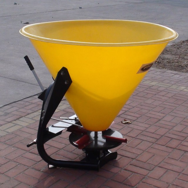 Electric Seed Spreader for Lawns Gardens 15kg Hopper Adjustable Spreading Rate Lightweight Portable Easy to Use