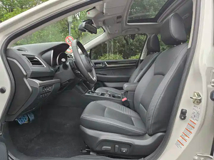 Excellent rapport qualité-prix, Subaru <span class=keywords><strong>Outback</strong></span> 2.5i Sport <span class=keywords><strong>2018</strong></span> d'occasion, navigation, transmission intégrale, équipée de navigation, Carfax propre - Product Image 5