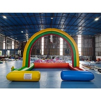 Piscine à bulles gonflable durable avec arche arc-en-ciel pour jeux de mousse et de savon en extérieur pour enfants