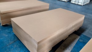 Tablero <span class=keywords><strong>MDF</strong></span> 3mm <span class=keywords><strong>Madera</strong></span> <span class=keywords><strong>de</strong></span> pino Chapa natural Diseño moderno E0 Formaldehído <span class=keywords><strong>Precio</strong></span> barato Hoja <span class=keywords><strong>de</strong></span> panel <span class=keywords><strong>de</strong></span> <span class=keywords><strong>madera</strong></span> <span class=keywords><strong>MDF</strong></span> en bruto para uso en interiores - Product Image 3