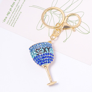 Llaveros <span class=keywords><strong>de</strong></span> moda con micro pavé <span class=keywords><strong>de</strong></span> circonita cúbica en forma <span class=keywords><strong>de</strong></span> copa <span class=keywords><strong>de</strong></span> vino, llaveros <span class=keywords><strong>de</strong></span> metal con letras <span class=keywords><strong>de</strong></span> diamantes <span class=keywords><strong>de</strong></span> imitación, accesorios colgantes. - Product Image 2