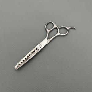 Tijeras de Entresacar Profesionales de 6 Pulgadas con Diseño Espigado, de Acero Inoxidable, para Uso en Salones de Belleza (Para Diestros) - Product Image 4