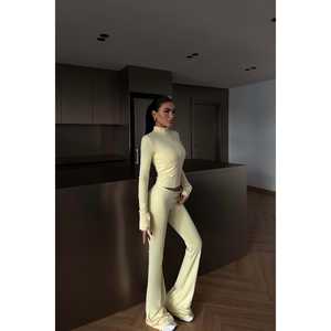 Combinaison jaune avec décoration boutonnée - Product Image 2