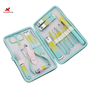 Juego de Manicura y Pedicura 3 en 1 de Acero Inoxidable de Lujo con Degradado de Color, 18 Piezas, Descuento por Compra Mixta HQ - Product Image 2