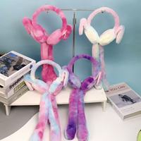 Cache-oreilles en fausse fourrure style personnage de luxe d'hiver, doux, chaud, confortable, artisanat tie-dye avec des cadeaux de fête moelleux