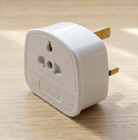 Chargeur britannique 13A 250V AC avec deux ports USB-A 5V 2.4A Max, protection contre les surcharges, certifié CE UKCA RoHS, adaptateur 3 broches UK pour ordinateur portable/PC