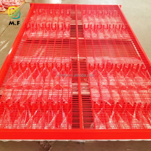 Panneaux de clôture en fer en acier au carbone durable personnalisés de style canadien durable pour les chantiers de construction - Product Image 5