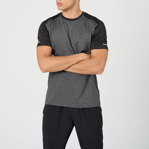 T-Shirt Sportiva da Uomo Personalizzata con Blocchi di Colore, ad Asciugatura Rapida e Traspirante per Corsa e Palestra - Product Image 2