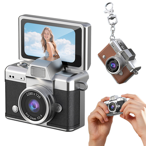 Mini Cámara Digital Retro Portátil con Diseño <span class=keywords><strong>de</strong></span> Pantalla Abatible, Llavero, para Selfies, Vlogs, Grabación <span class=keywords><strong>de</strong></span> Video, Cámaras CCD <span class=keywords><strong>Pequeñas</strong></span> para Fotografía - Product Image 1