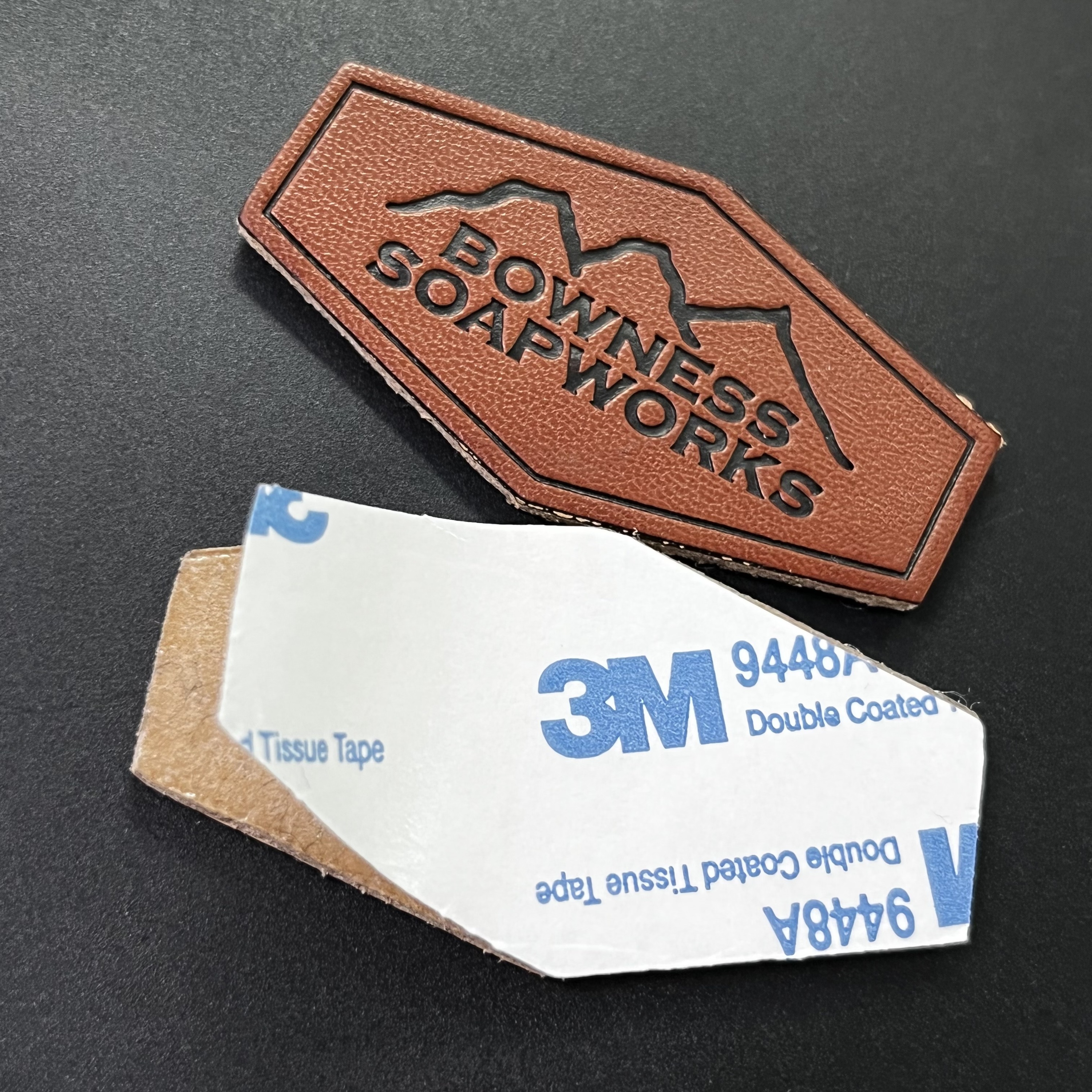 Роскошная кожаная наклейка 3M, брендовый логотип на заказ, кожаная этикетка, тисненый логотип, модный брендовый кожаный патч