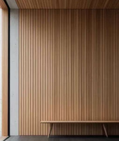 Panneau mural WPC à grain de bois moderne avec texture naturelle pour la décoration intérieure
