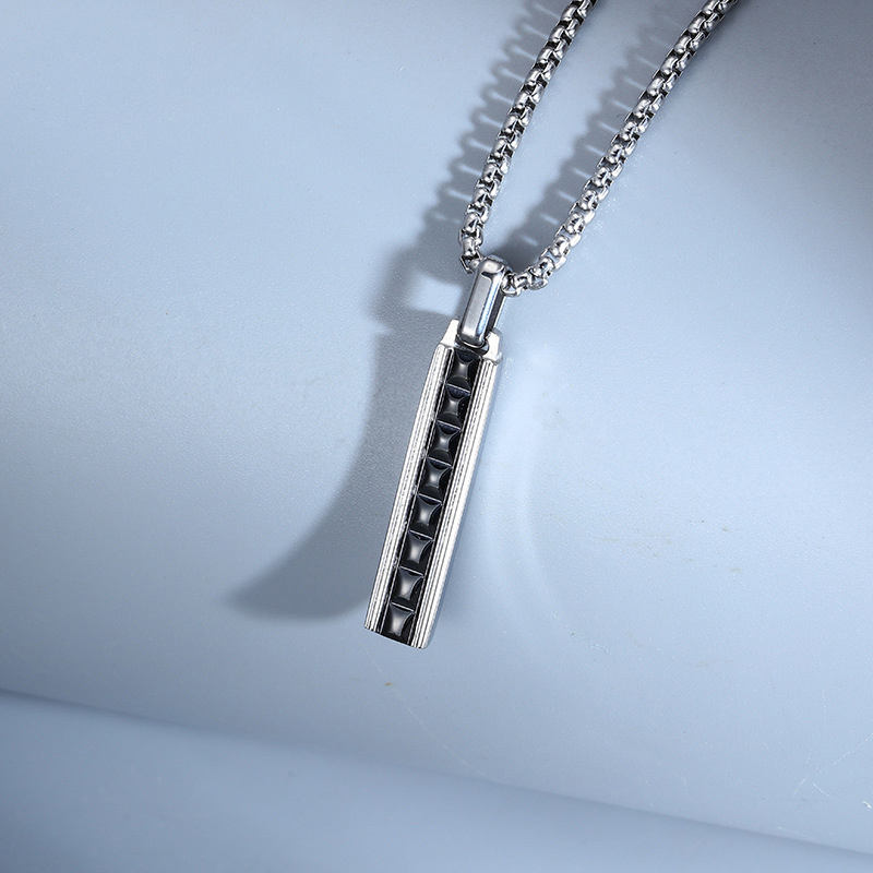 Pendentif simple noir sans chaîne