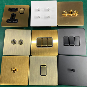 FIKO Standard UK/EU, Realizzato in Metallo, con Finitura Bronzo Antico e Maniglia in Rame Spazzolato. Presa Elettrica a 3 Vie con USB + Type-C - Product Image 4