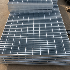 <span class=keywords><strong>Grille</strong></span> de caniveau en acier galvanisé renforcé pour la gestion des eaux pluviales et les systèmes de drainage municipaux - Product Image 1