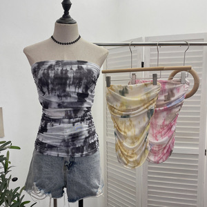 Haut court sans bretelles en spandex style thaïlandais tie-dye, avec étiquette OEM personnalisée, à manches courtes, à couches irrégulières et volants - 9950 - Product Image 3