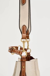 BLL0070 Borsa a Secchiello Portatile da Donna in Pelle PU Marrone Stile Coreano di Lusso con Tracolla a Fibbia - Product Image 2