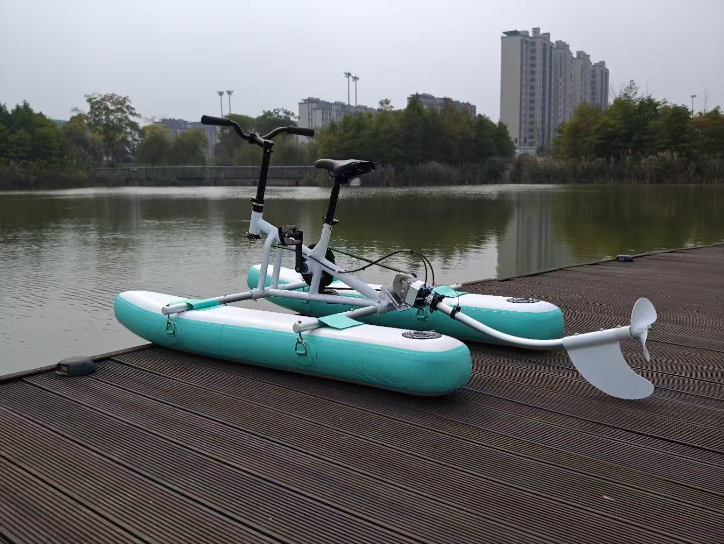 สีเขียว