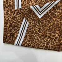 Luxe zijden sjaal met eigen logo, 100% zijden jacquard shawl, 65*65cm, vierkante luipaardprint sjaal voor dames |   Geprinte zijden sjaals groothandel