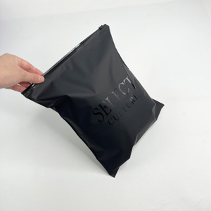ถุงซิปพลาสติกสีดำขนาด 25x30 ซม. เป็นมิตรกับสิ่งแวดล้อม พร้อมโลโก้สั่งทำ ถุงบรรจุภัณฑ์เสื้อผ้าแบบใช้ซ้ำได้ สำหรับธุรกิจขนาดเล็ก - Product Image 1