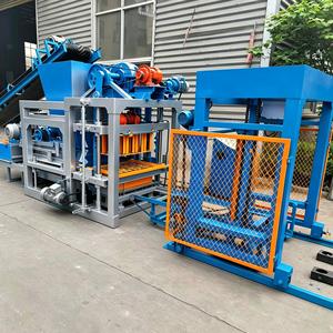 Machine de fabrication de briques en béton entièrement automatique QT4-25/28 pour blocs creux interverrouillés de 4, 5, 6, 8, 9 pouces - Product Image 2