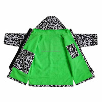 Robe de bain pour adulte en nylon écologique imperméable avec doublure en sherpa fluorescent vert léopard, coupe-vent, pour paddle board, séchage rapide