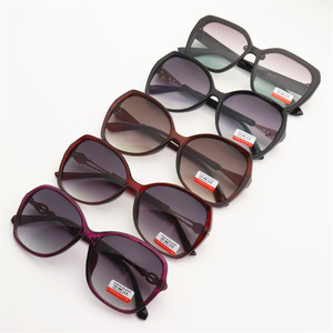 <span class=keywords><strong>Lunettes</strong></span> <span class=keywords><strong>de</strong></span> <span class=keywords><strong>soleil</strong></span> PC assorties pour femmes en liquidation Stock mixte avec lentilles UV400 <span class=keywords><strong>Lunettes</strong></span> <span class=keywords><strong>de</strong></span> <span class=keywords><strong>soleil</strong></span> promotionnelles - Product Image 5