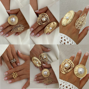 Bague en alliage style INS, creuse, de forme irrégulière, avec imitation de perle, modèle BQ-00038 - Product Image 1