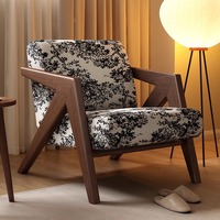 Fauteuil de salon moderne de luxe nordique en bois massif, confortable et élégant, avec design décoratif capitonné pour salon et chambre à coucher
