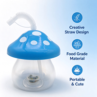 Mignon gobelet en plastique en forme de champignon avec lumière LED transparente, idéal pour les fêtes d'enfants et comme cadeau.