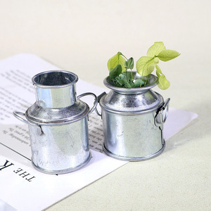 Venta al por mayor de accesorios para casa de muñecas: Miniatura retro de aleación simulada, pequeña olla de hierro para leche y cubo de leche - Product Image 3