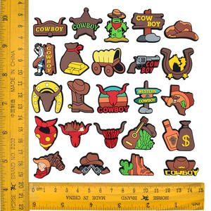 パーソナライズ<span class=keywords><strong>PVC</strong></span>ソフトラバーパッチカスタムシェイプ活気ある漫画デザインアパレルバックパック靴デコレーションプロモーション - Product Image 2