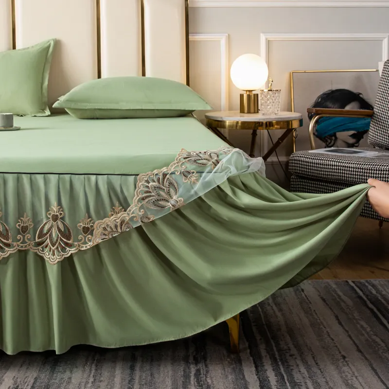 Sıcak satış lüks pamuk ipeksi dantel yatak örtüsü çift kişilik yatak etek pleats etek ile çarşaf seti