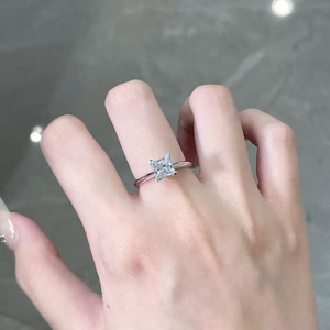 Anelli di Fidanzamento Minimalisti con Diamante Taglio Principessa in Platino Pt950, Anello con Diamante Sintetico per Donne - Product Image 5