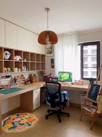Meuble de salon modulaire personnalisé : bibliothèque traditionnelle, bureau intégré et panneaux en bois stratifié pour toute la maison