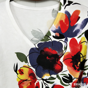 Blusa de Punto para Mujer OEM/ODM - Delicado Estampado Floral con Cuello en V - Product Image 3