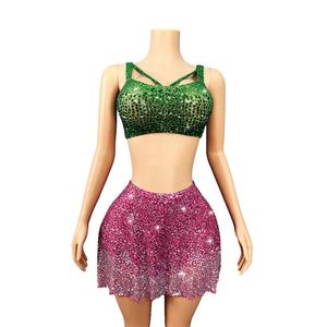 महिलाओं की स्लीवलेस फ्लोर-लेंथ हेल्टर गर्दन के बैकलेस जाल एपलिक लक्जरी बॉल गाउन प्रोम और पार्टी इवेंट कॉस्ट। - Product Image 1