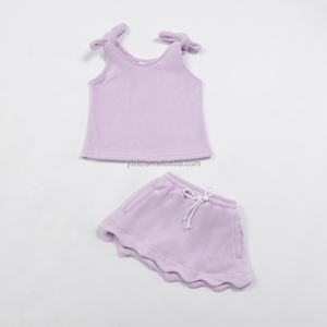 Conjunto de 2 piezas de tela de rizo <span class=keywords><strong>para</strong></span> niños: Top sin mangas y pantalones cortos con tirantes de lazo y dobladillo festoneado, color personalizado OEM - Product Image 3
