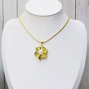 สร้อยคอทองคำชุบ 18K ประดับจี้มุกดอกไม้รูปพระแม่มารี สำหรับวันครบรอบ - Product Image 2