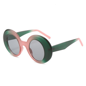 Gafas de verano <span class=keywords><strong>Comprar</strong></span> a granel Gafas de sol Hombres Alta calidad 2023 Tonos para mujeres Marco grueso Gafas de sol con forma ovalada - Product Image 2